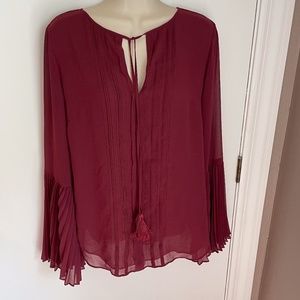 White House/Black Market pleated sleeve blouse